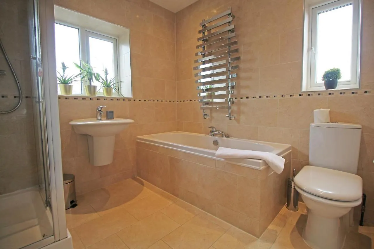 Queens Road - Luxury Spacious Home In Chester Christleton 0*,