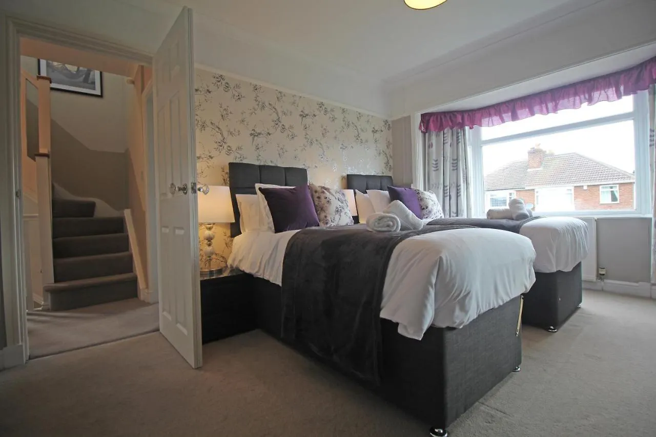 Queens Road - Luxury Spacious Home In Chester Christleton Holiday home