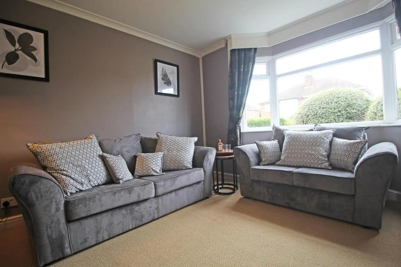 Queens Road - Luxury Spacious Home In Chester Christleton 0*,  United Kingdom