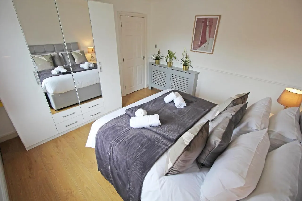 Queens Road - Luxury Spacious Home In Chester Christleton United Kingdom