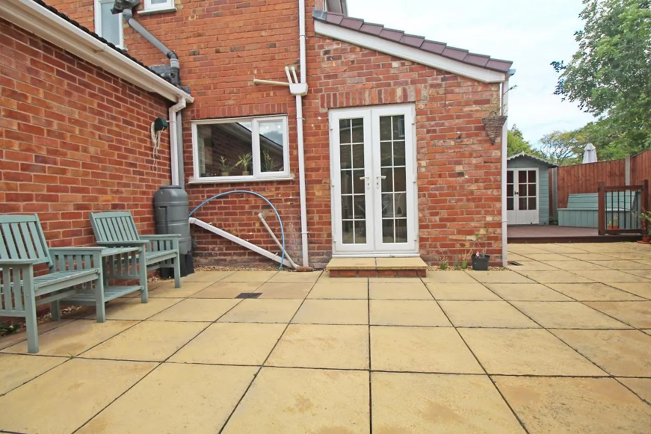 Queens Road - Luxury Spacious Home In Chester Christleton Holiday home