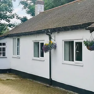  Holiday home The Lodge, Hale Village