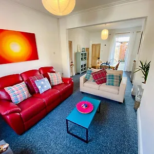 spacious-victorian-family-town-house-sleeps-6-near-york-centre.yorkshirehotels.net/